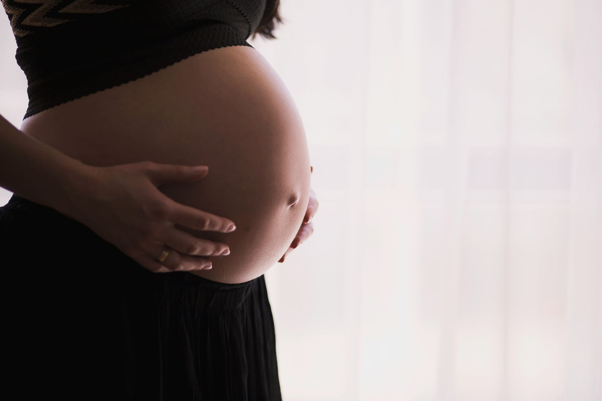 pregnant lady holding bump